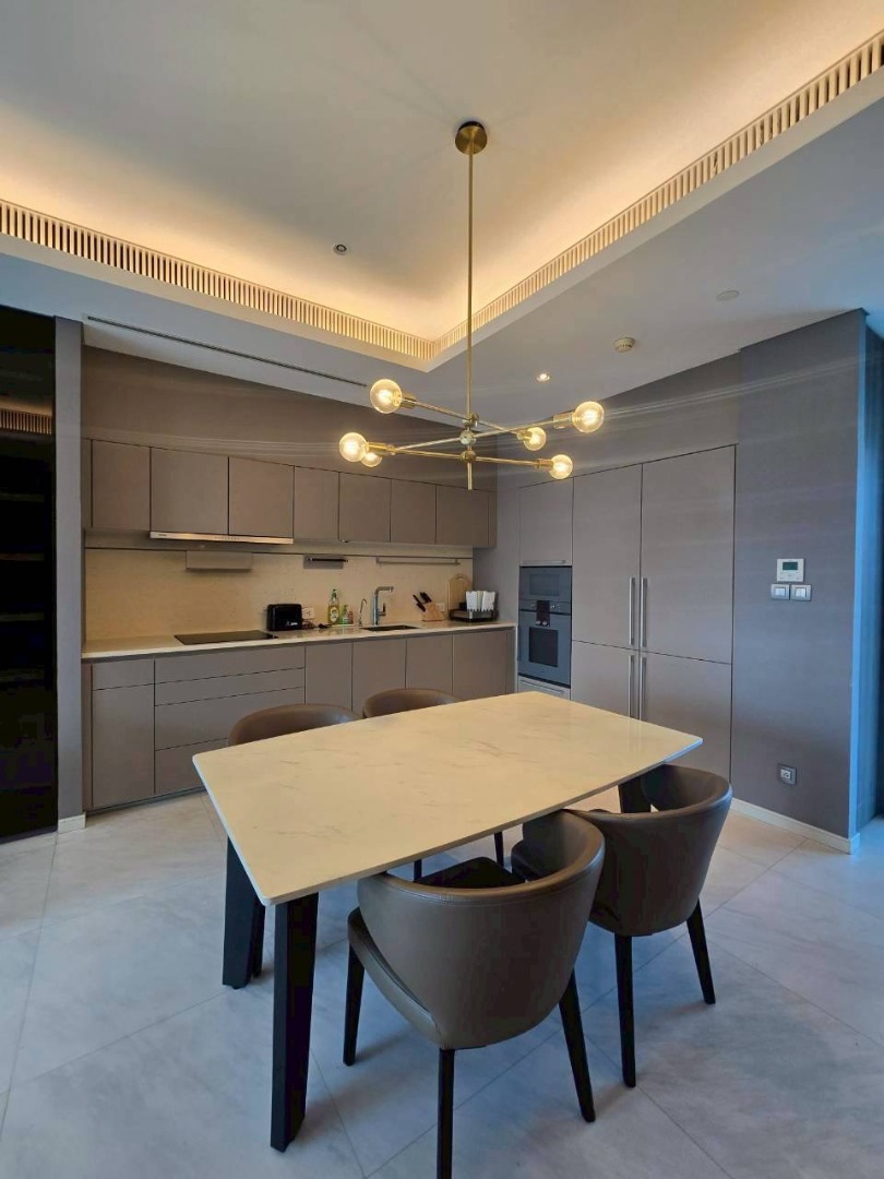 สินธร ต้นสน Sindhorn Tonson