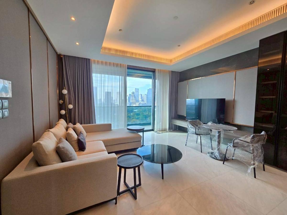 สินธร ต้นสน Sindhorn Tonson