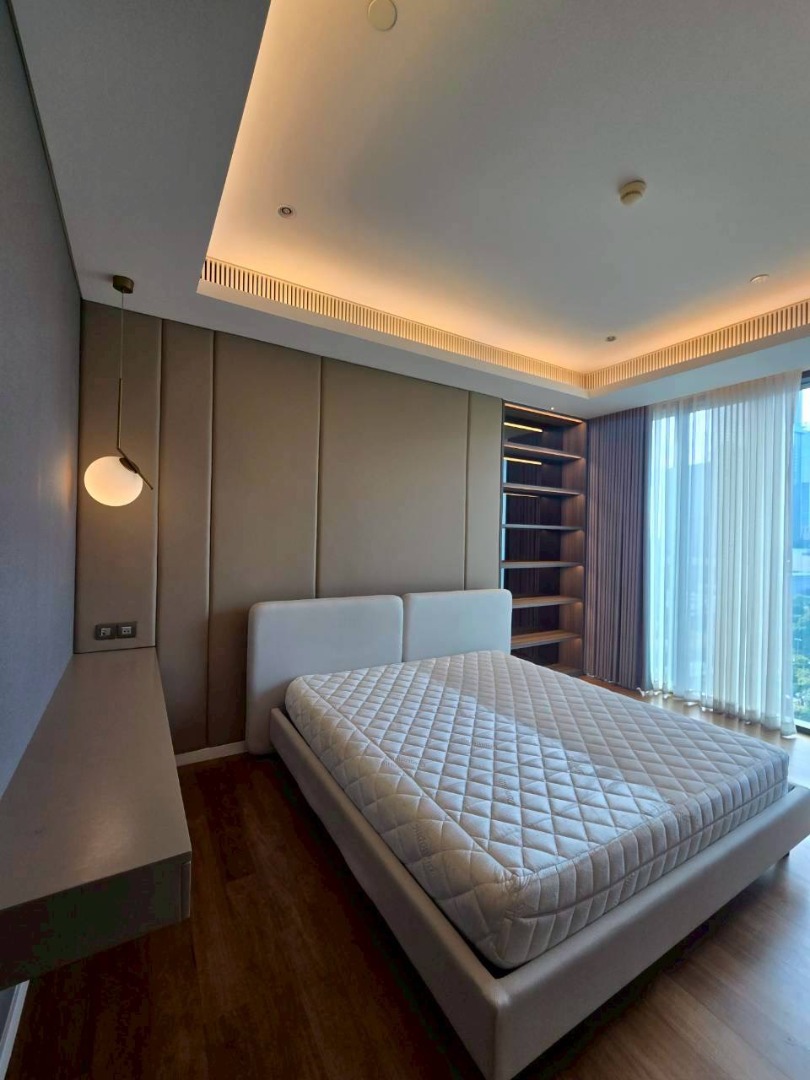 สินธร ต้นสน Sindhorn Tonson