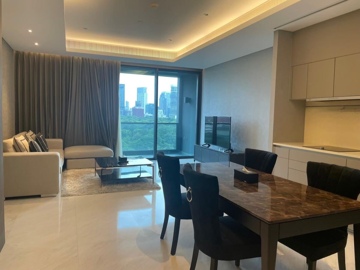 สินธร ต้นสน Sindhorn Tonson