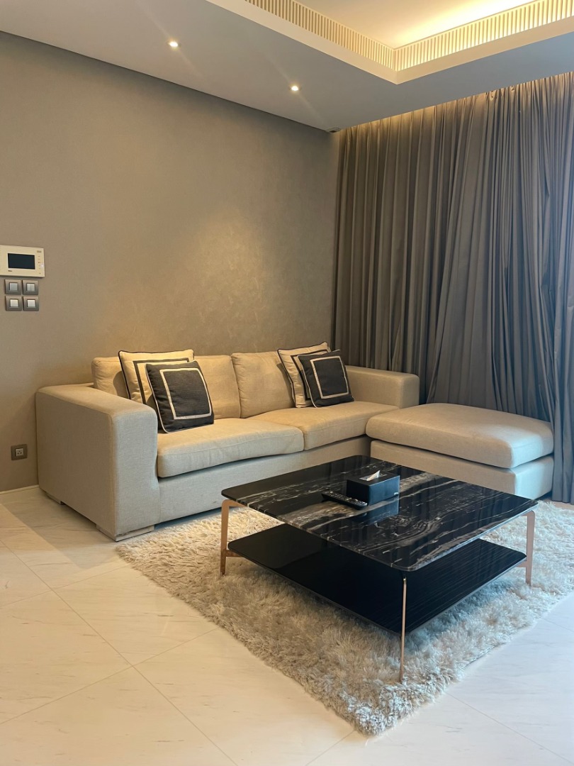 สินธร ต้นสน Sindhorn Tonson