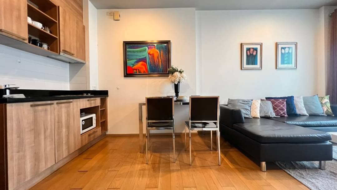 Hive Sathorn (ไฮฟ์ สาทร)