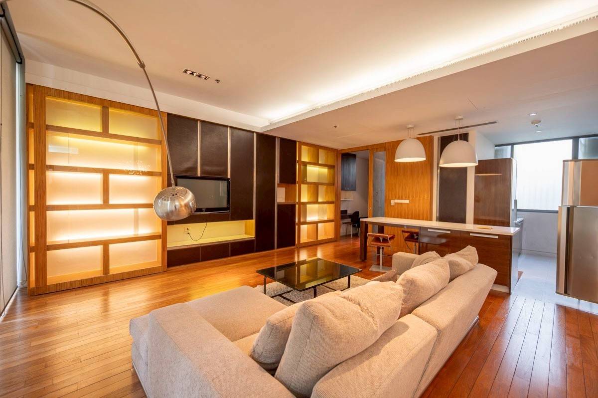 Domus 16 (โดมัส 16)